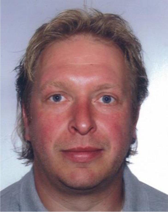 Porträt von Volker Kloss, lächelnd vor neutralem Hintergrund